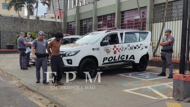 Ladrão invade empresa, é surpreendido pelo proprietário, foge pelos telhados e acaba preso