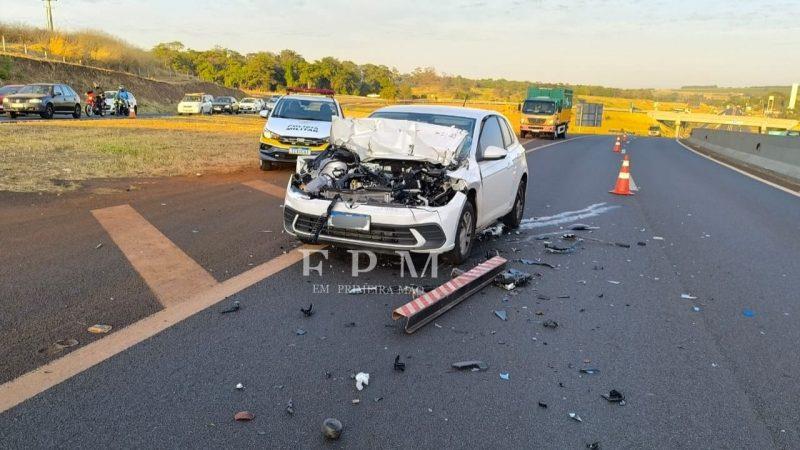 Colisão traseira entre carro e caminhão deixa uma pessoa ferida na Cândido Portinari