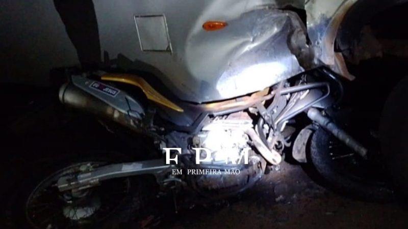 Acidente envolvendo moto e micro-ônibus na Fábio Talarico deixa uma vítima fatal