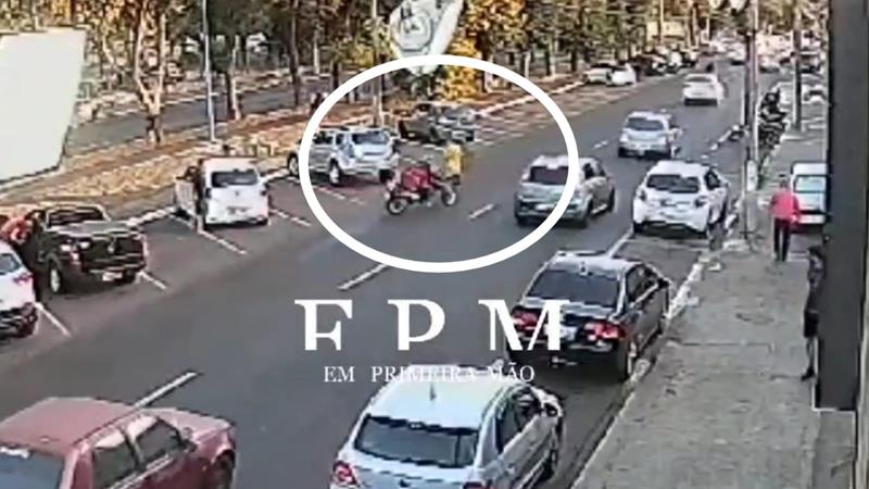 Homem é atropelado por moto em avenida movimentada de Franca