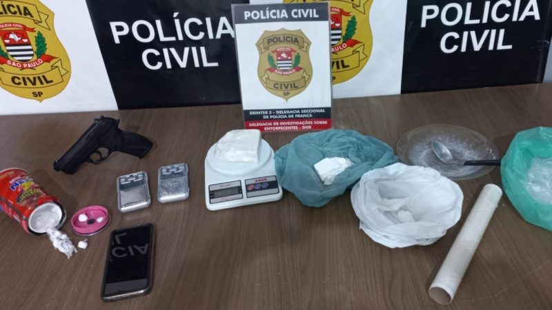 Dois criminosos foram presos durante operação da DISE em Franca; um deles usava lata de achocolatado em pó para esconder as drogas