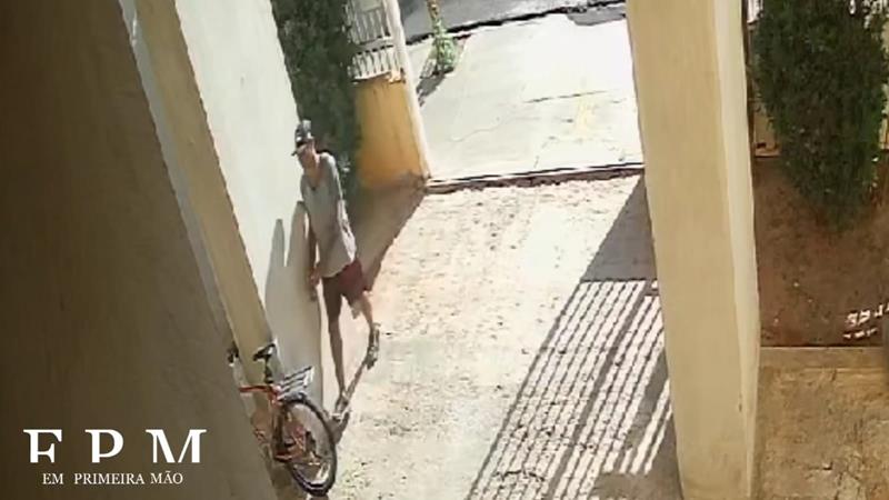 Criminoso furta bicicleta dentro de Igreja em Franca