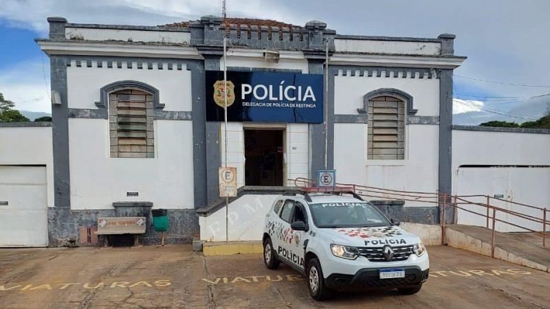 Ladra furta TV, troca por droga e denuncia traficante à polícia; ambos foram presos