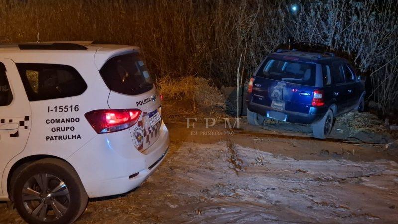 Carro furtado no Distrito Industrial em Franca é encontrado abandonado