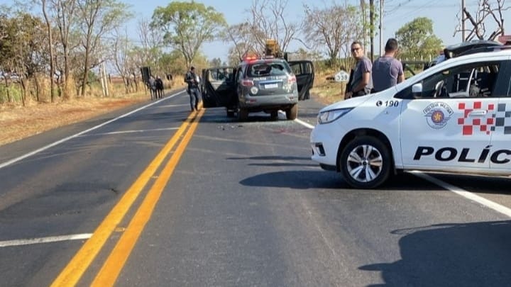 Policiais e criminosos são baleados durante confronto em rodovia da região