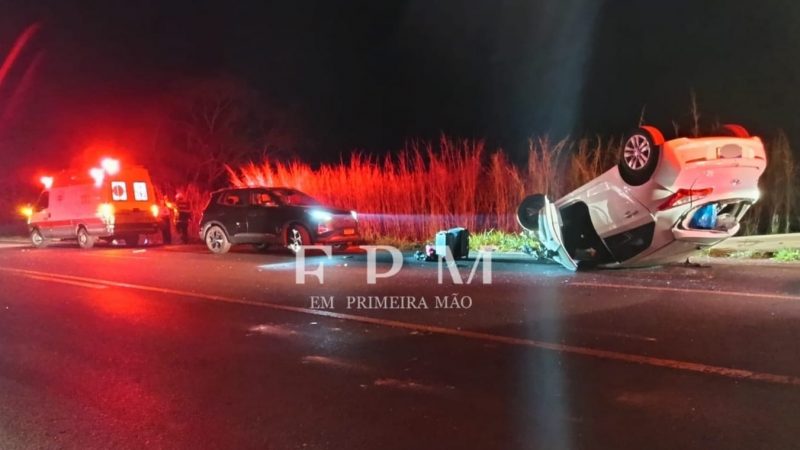 Mulher é socorrida com ferimentos graves após capotamento em rodovia da região