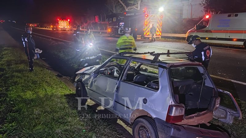 Motorista perde controle de veículo e capota em rodovia de Franca