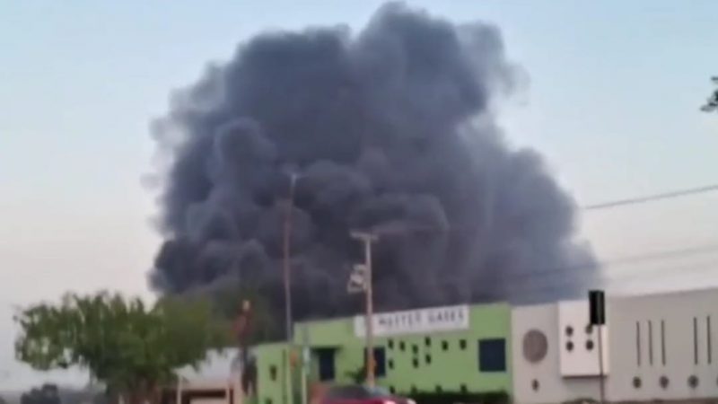 Incêndio em fábrica de cosméticos no Distrito Industrial de Franca mobiliza equipes do Corpo de Bombeiros