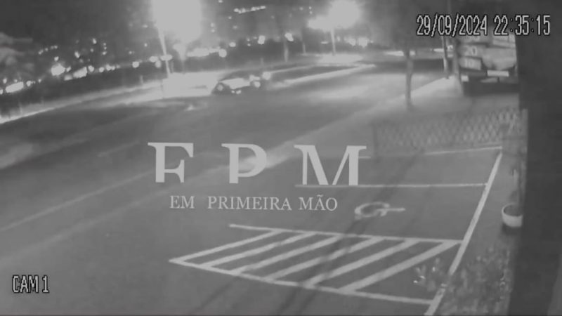 Câmera de segurança registrou acidente que deixou motociclista com ferimentos graves