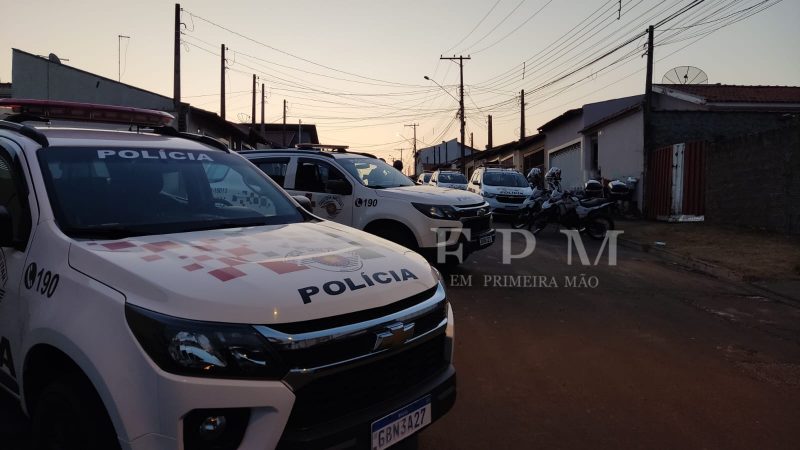 Homem mantém ex-esposa refém em banheiro de residência em Franca