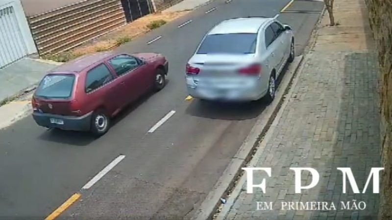 Criminoso é flagrado por câmera de segurança furtando veículo em Franca