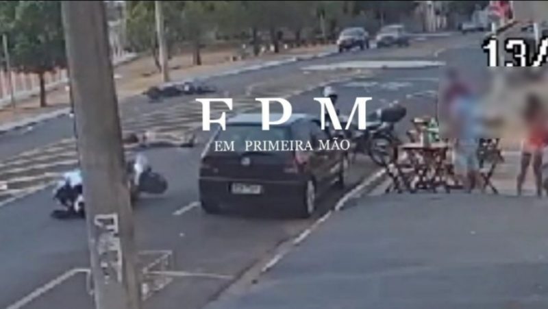 Câmera de segurança registra grave acidente que deixou dois motociclistas feridos em Franca