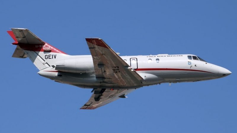 Avião da FAB realiza vários voos em Franca e chama a atenção dos moradores