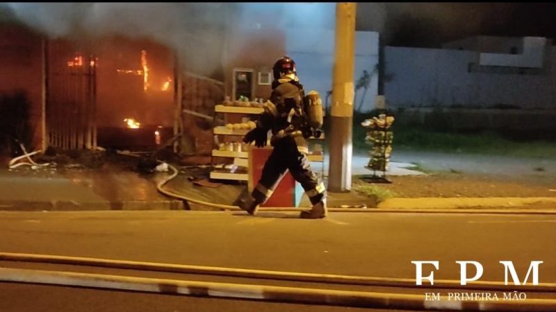 Incêndio destrói padaria no Residencial Zanetti, em Franca