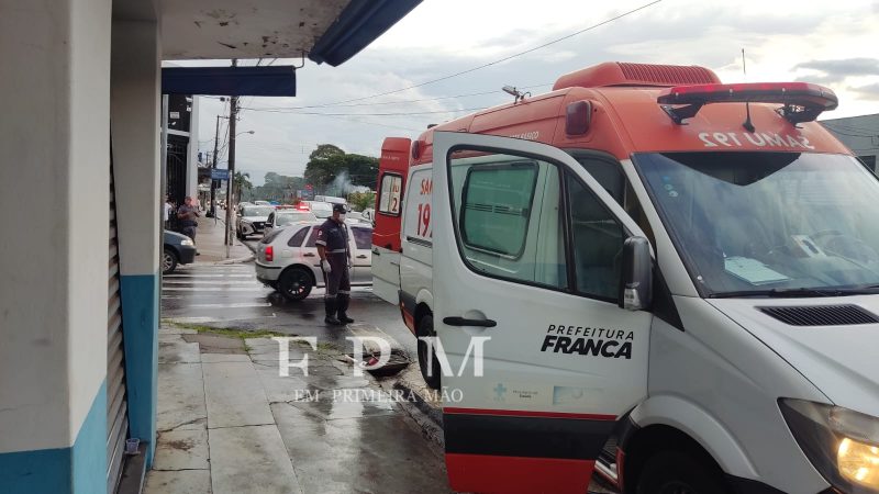 Mulher é derrubada da moto durante roubo na região central de Franca