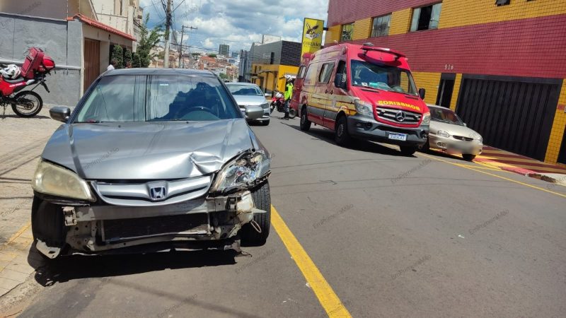 Câmera de segurança registra acidente envolvendo cinco veículos em Franca