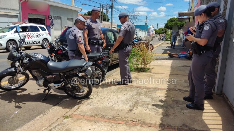 Dois motociclistas foram flagrados pela PM tirando racha na rodovia Cândido Portinari, em Franca