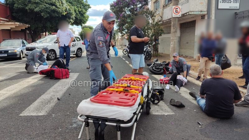 Acidente entre duas motos deixa três pessoas feridas em avenida de Franca