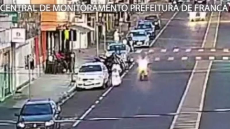 Câmera de monitoramento registra atropelamento que vitimou idosa cadeirante em avenida de Franca